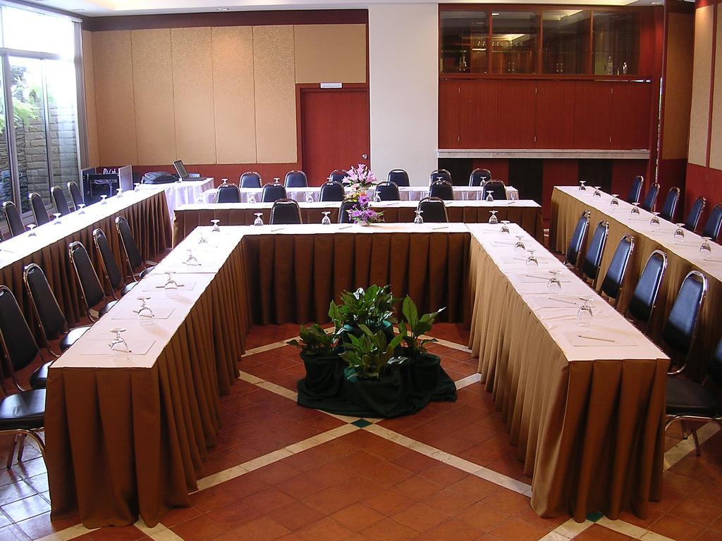 Hatyai Golden Crown Hotel Хат'яй Екстер'єр фото